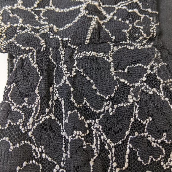 Le Château White Corded Lace Sleeveless Top V-Neck Blouse Size XS - Picture 13 of 15